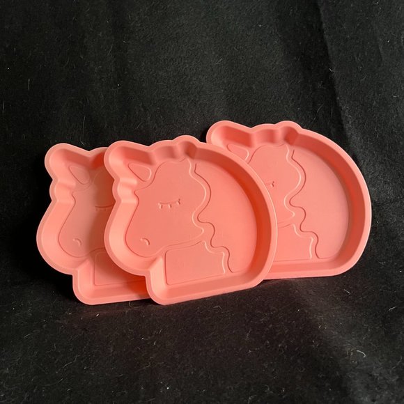 9 Piece Light Pink Plastic Childs Unicorn Plates - Picture 5 of 10